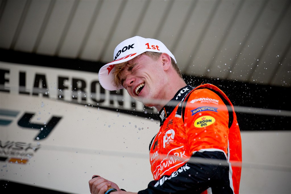 Sebastian Øgaard sikrede sejr og oprykning i mesterskabet
(Foto: Dutch Photo Agency)